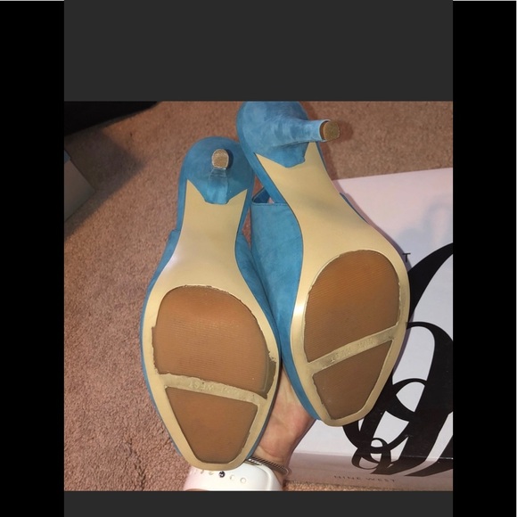 NINE WEST women velvet blue 4.5in stilettos heels/size 6 - Picture 7 of 10
